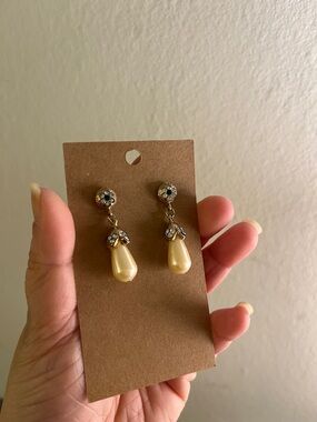 Elegant Pearl Drop Dangle Earrings - Cream